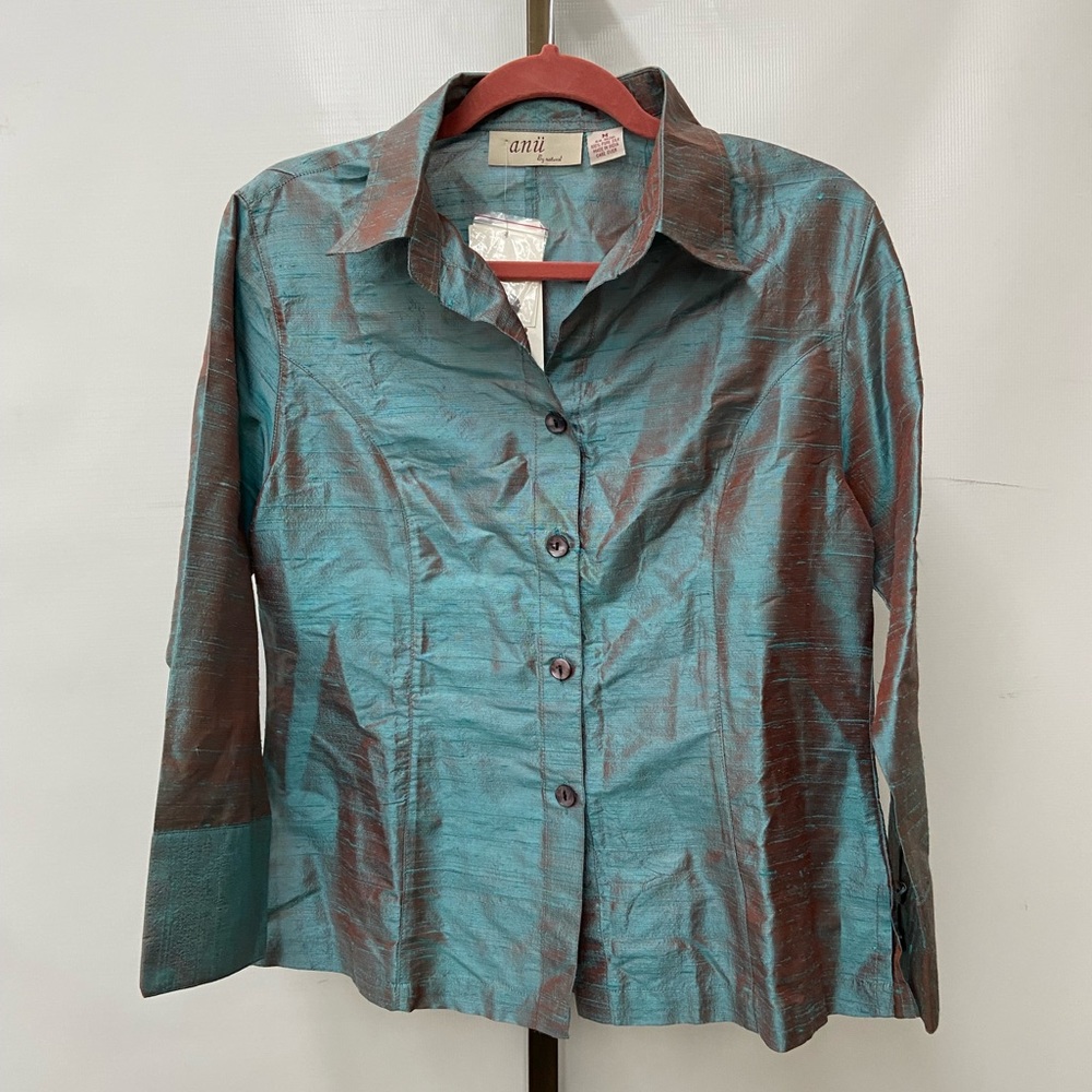 NWT Anü Size Medium 100% Silk Top